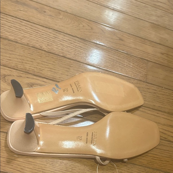 Prada Women's Cream and Red Heels - Picture 5 of 6